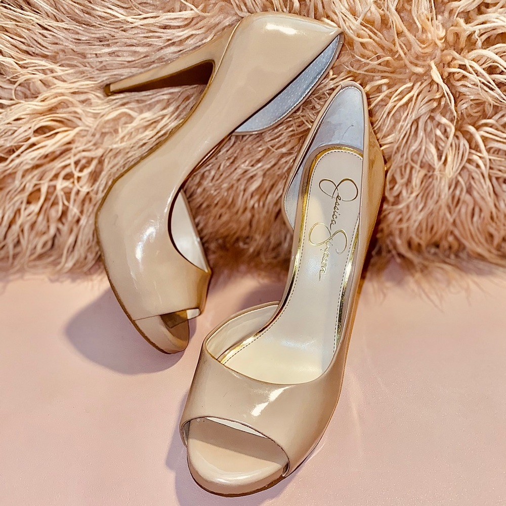 JESSICA SIMPSON - Peep Toe Pumps (Nude) 9 1/2